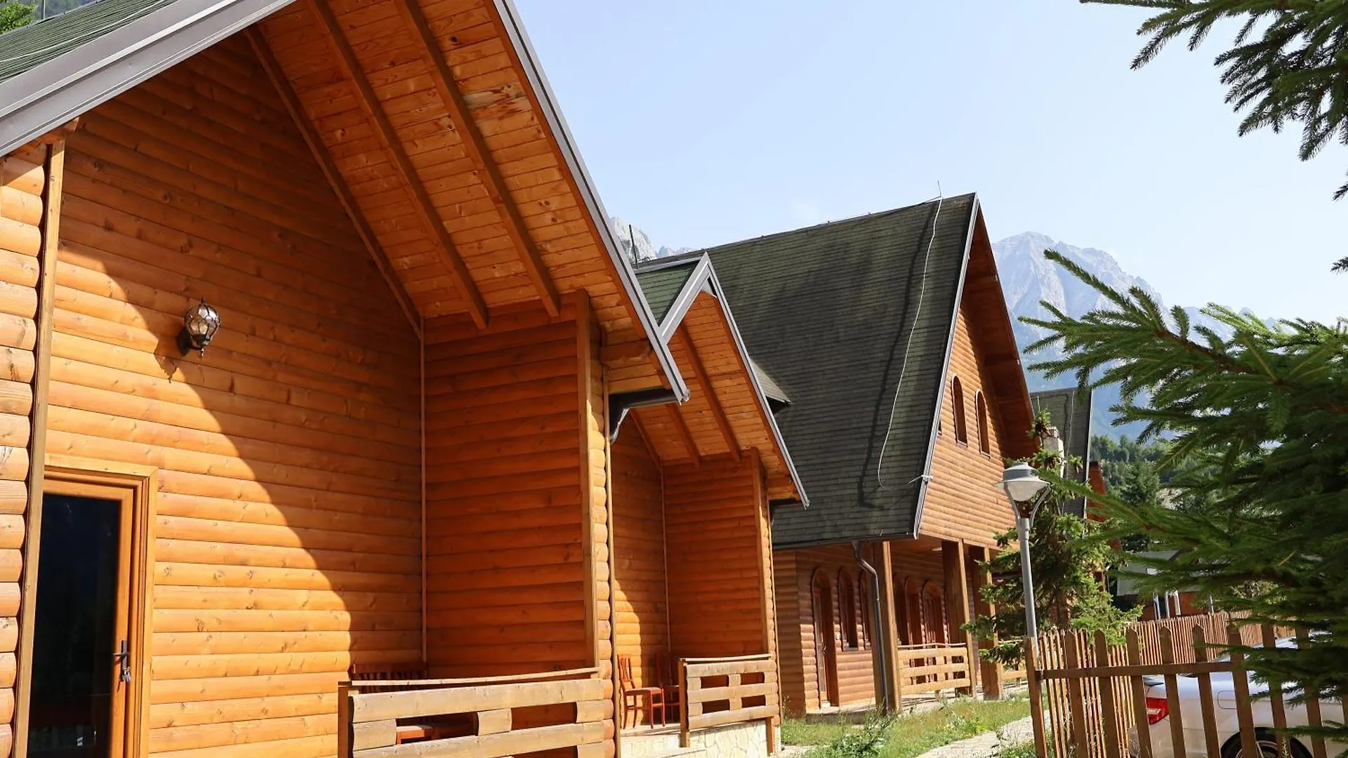 Mik Hotel Valbona  فالبني