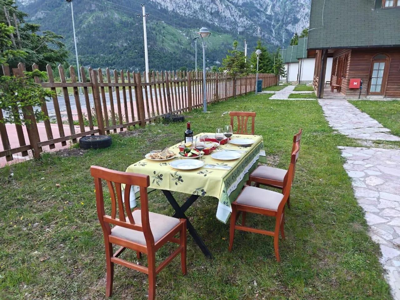 Mik Hotel Valbona  فالبني